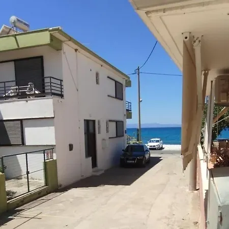 Frinda, Next To The Sea Apartament Akrogiali
